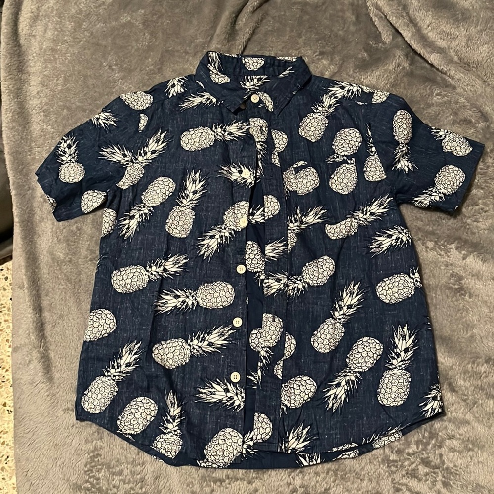 Brooklyn cloth , buttons up shirt , color blue with pineapple print , size S
